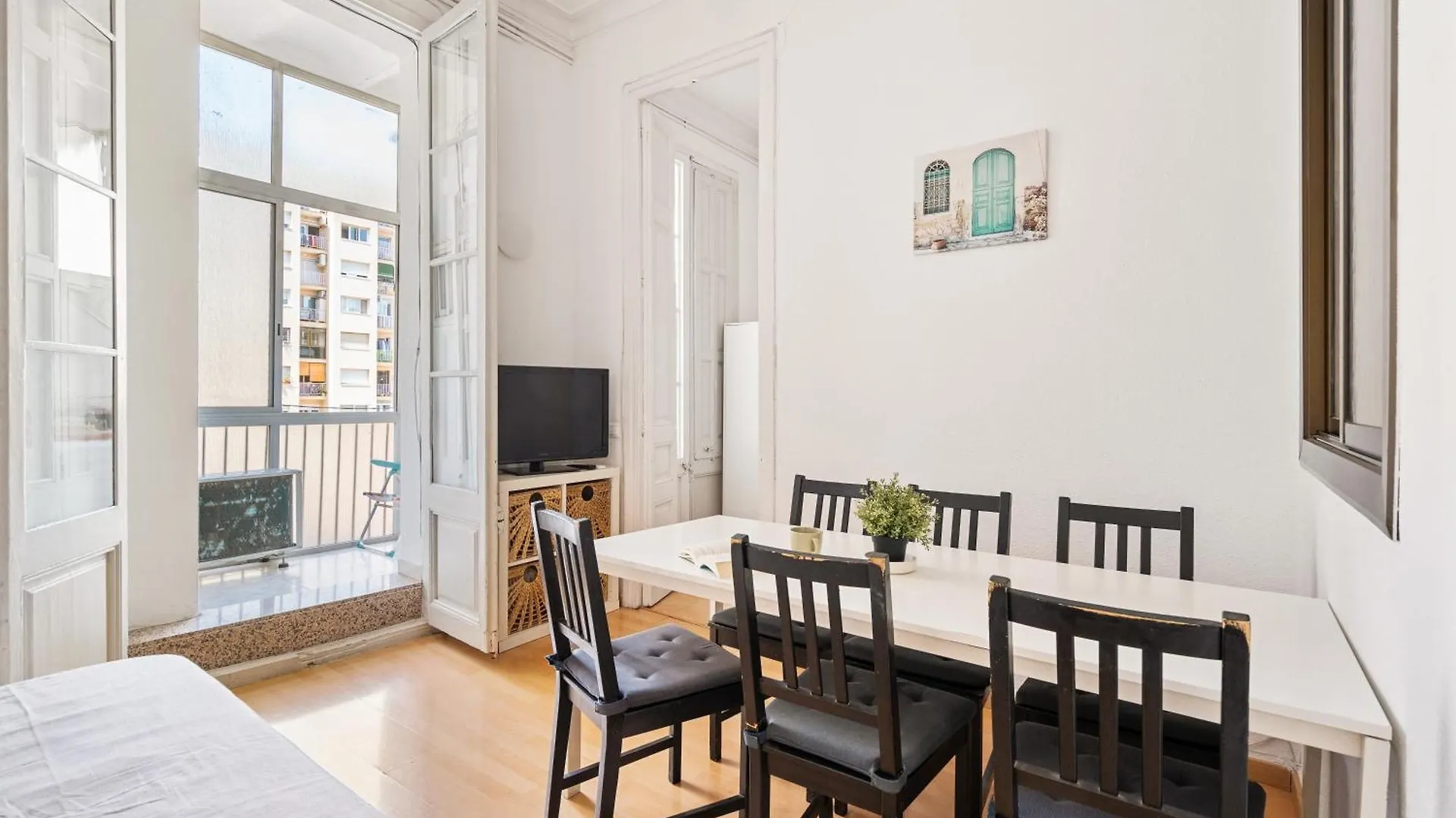 Spacious 5-Bedroom Apartment In Central Barcelona Spanien