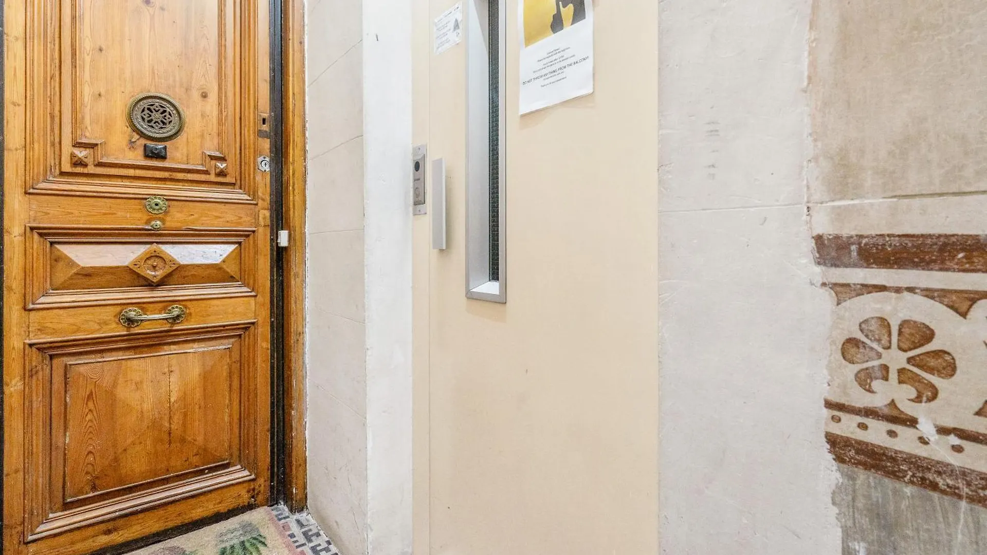 Spacious 5-Bedroom Apartment In Central Barcelona Spanien